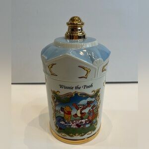 Lenox Fine Porcelain 1997 Disney Classics Winnie the Pooh Sugar Canister